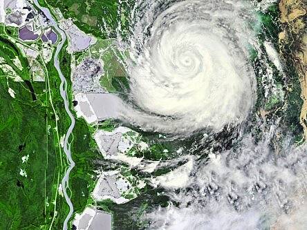 Google now warns you of nearby hurricanes and tornadoes