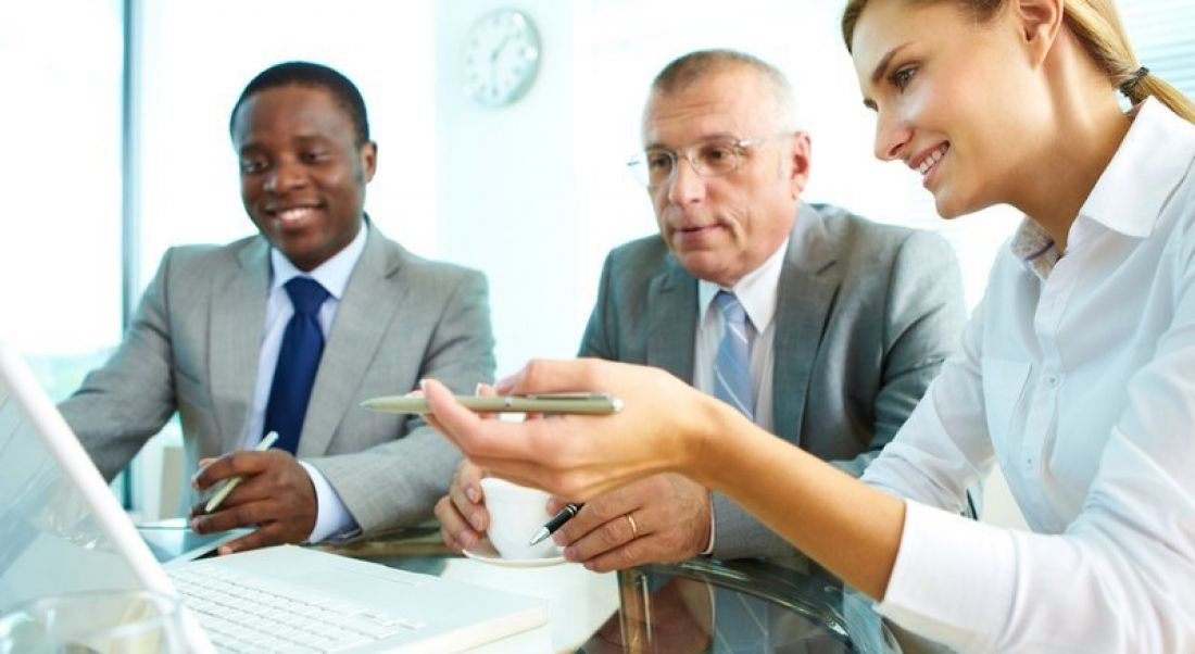 Fintech: group of business people working with computer