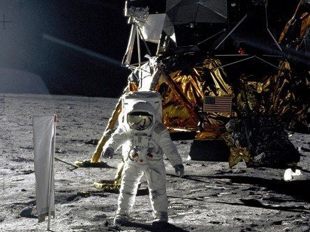 Watch the moon landing in real-time on website