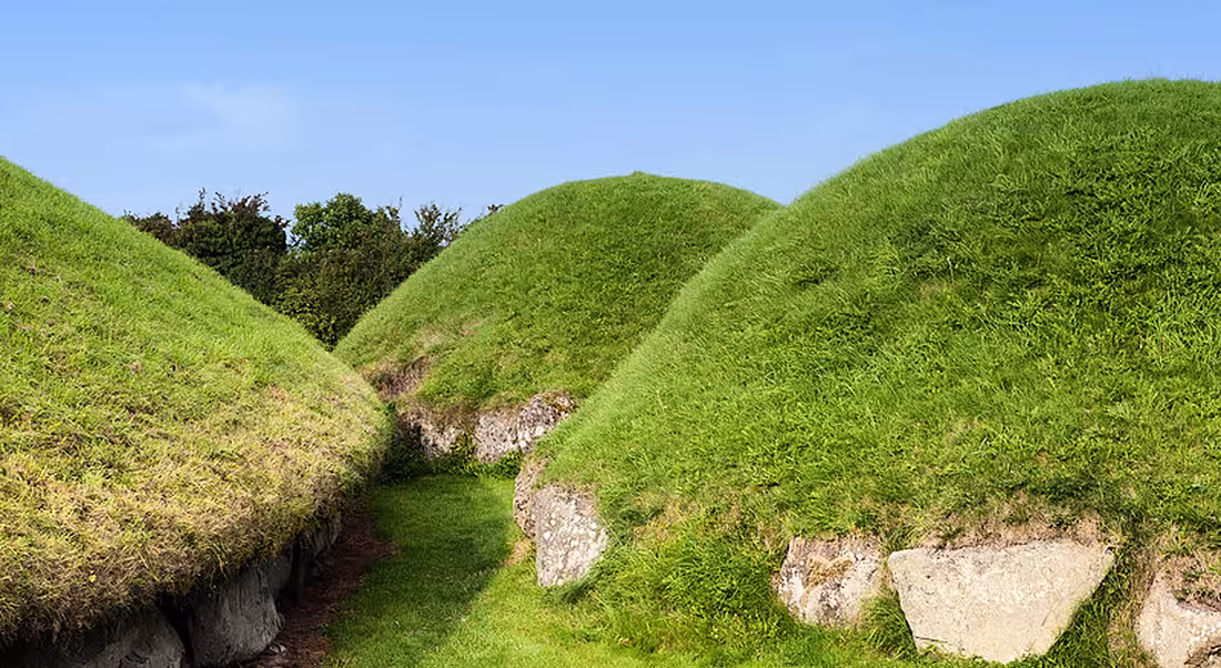 SHIRE_newgrange_meath_shutterstock_355712603.jpg
