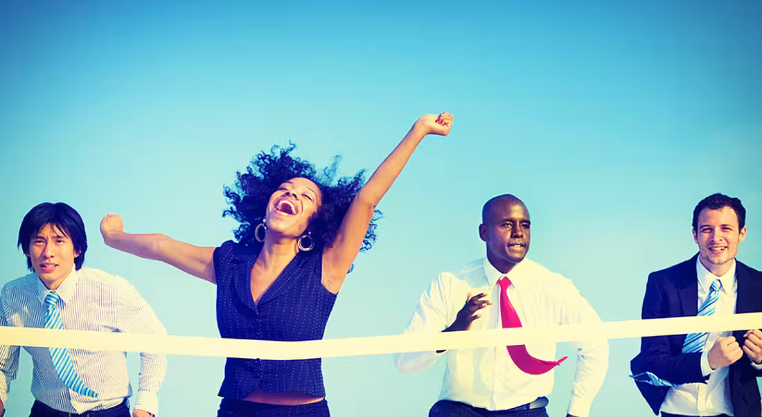 Fintech: businesspeople racing