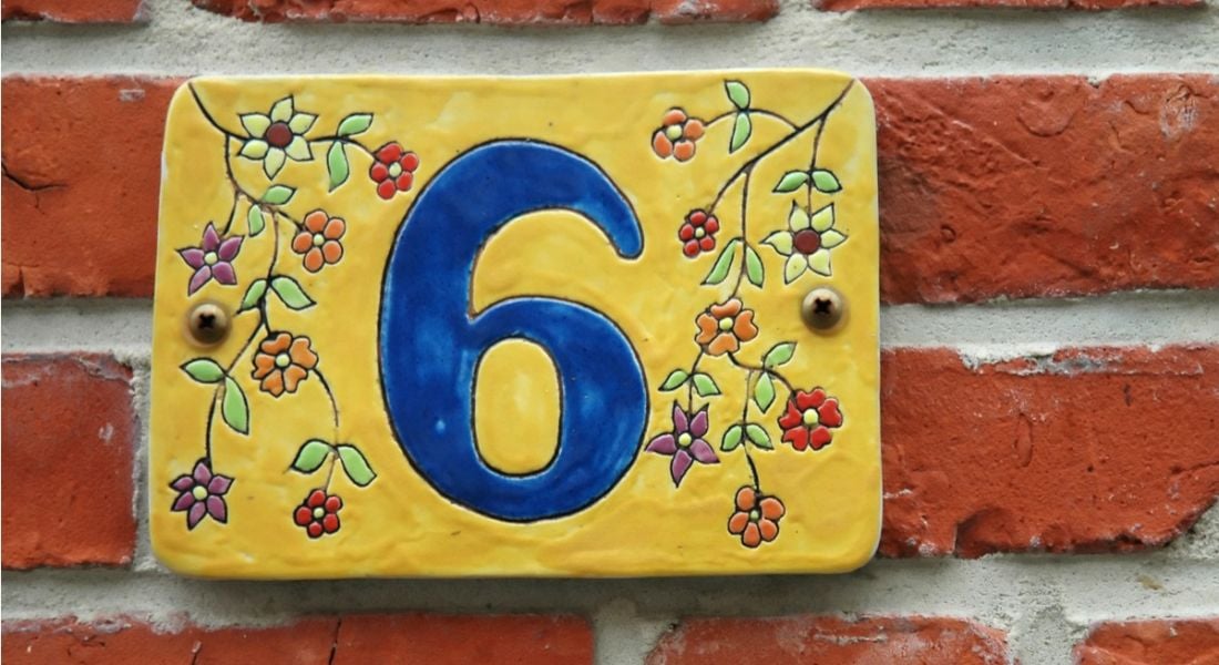 The number 6 on a wall for the number of data scientist tips