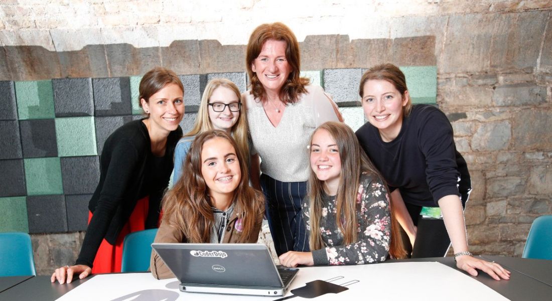 teen-turn students and mentors smiling in front of laptop