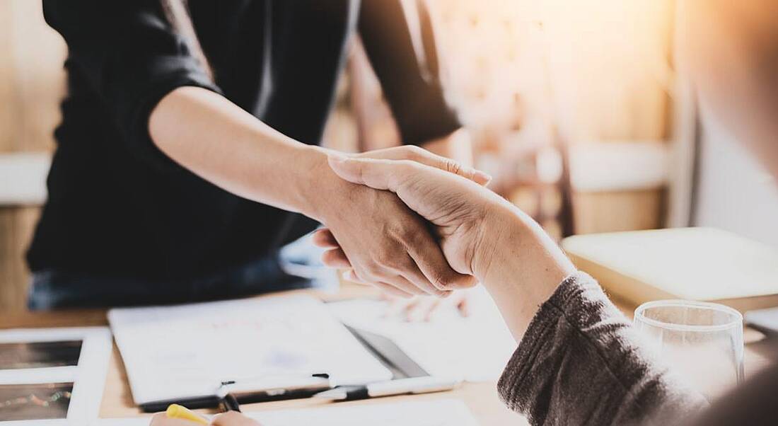 Handshake in business meeting, creating a good first impression.