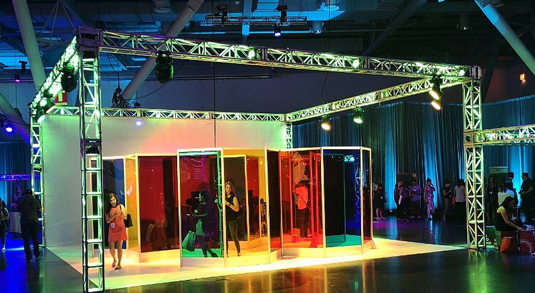 People walking through coloured doors at HubSpot Inbound 2018 conference in Boston.