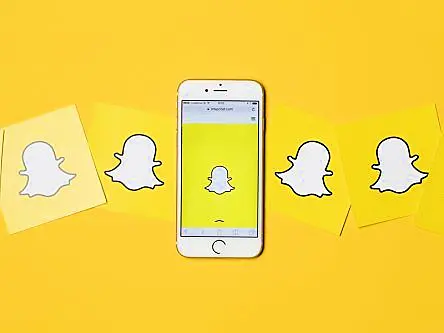 Why have 700,000 people signed a petition against the new Snapchat update?