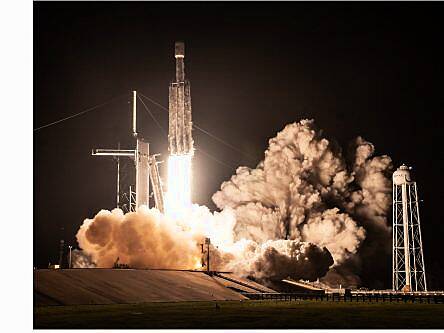 SpaceX managed to catch a Falcon Heavy nose cone with a giant net