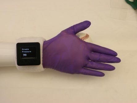 New e-glove gives prosthetic hand users sense of touch and temperature