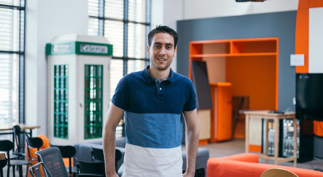 Sergio Gonzalez Sanz is standing in the Zalando offices and smiling into the camera.