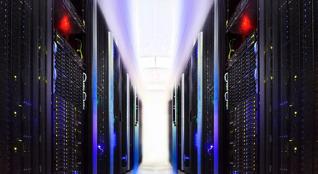 Rows of supercomputer clusters in a data centre room.