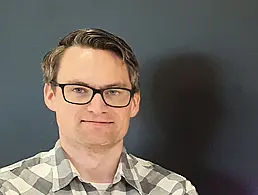 A man wearing a suit jacket over a white shirt. He is medtech professional Brian Callaghan of Viatris Global Device Development.