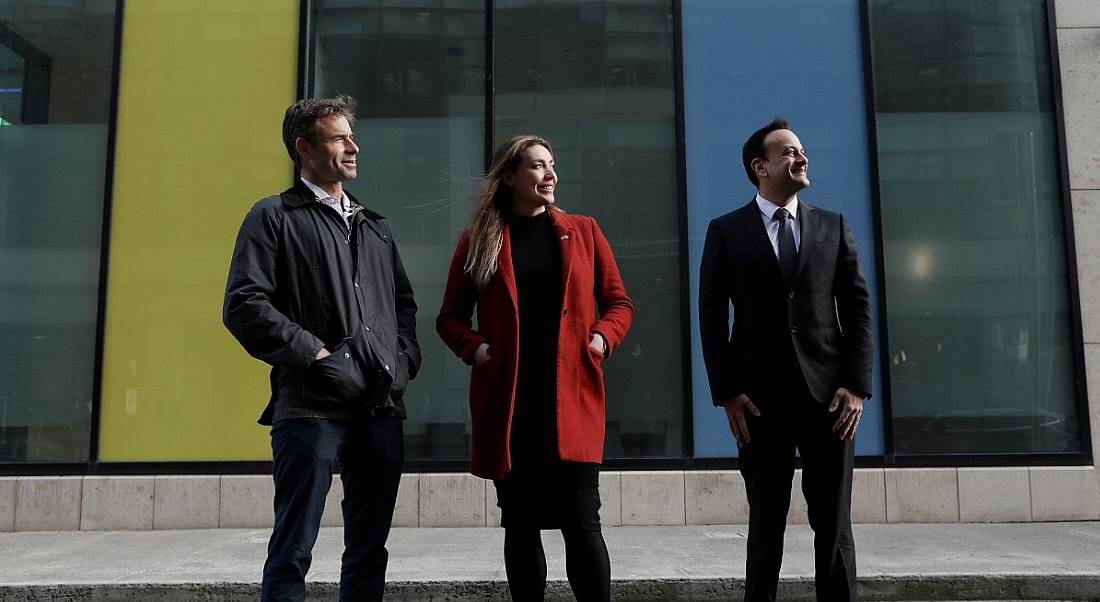 Alex Collmer, CEO VidMob and Lisa Haskins, director of marketing and operations, EMEA and APAC for VidMob with Tanaiste Leo Varadkar. Image: Julien Behal Photography