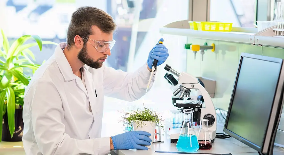 Life sciences worker in a lab working with lab equipment.