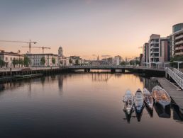 EasyLink centre in Cork to create 20 new professional positions