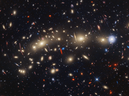 Webb and Hubble team up to view massive galaxy cluster