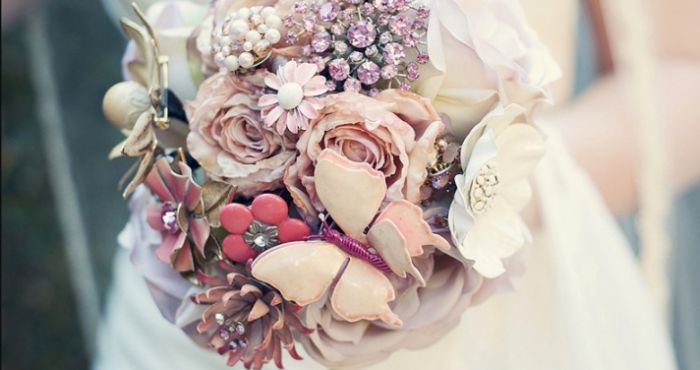 Alternative bouquets, button and brooch bouquets