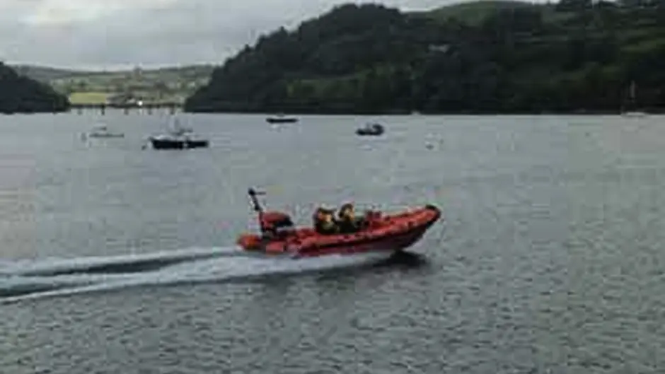 Union Hall RNLI rescue five men from French yacht Image