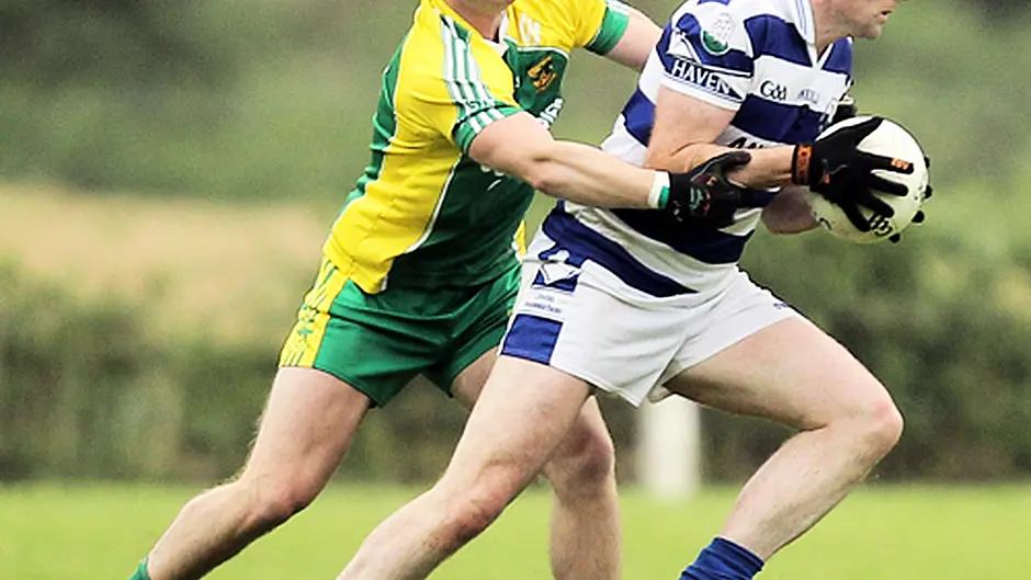 Gripping encounter: St James' Kevin O'Leary gets to grips with Castlehaven's Diarmuid Shanahan during the Rowa/Rowex Pharma JAFC round Image