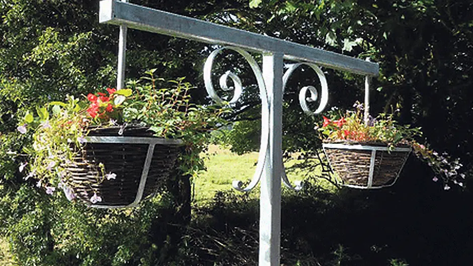 16 flower baskets stolen in Kilmeen Image