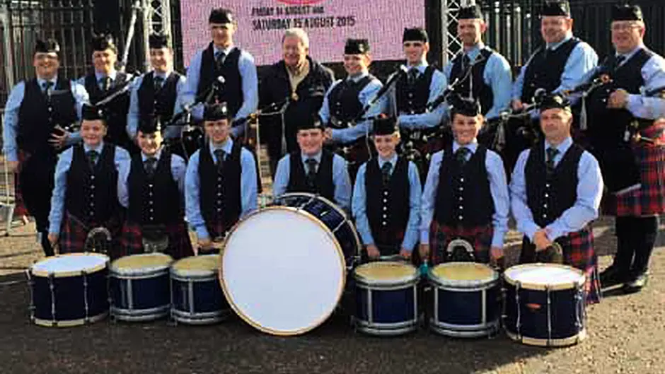 Victory parade for Bandons pipe band Image