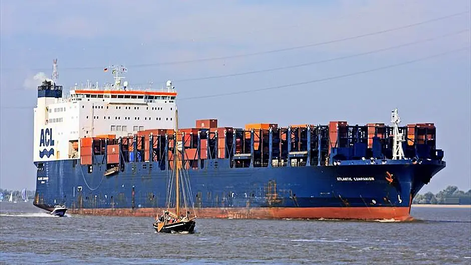 Container ship with engine trouble heading for Bantry Image