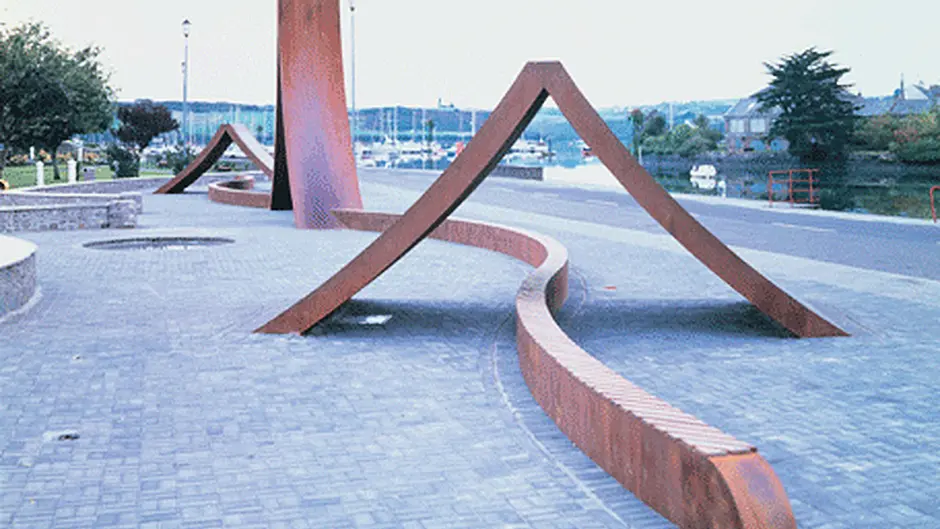 Artist slams treatment of her sculpture Image