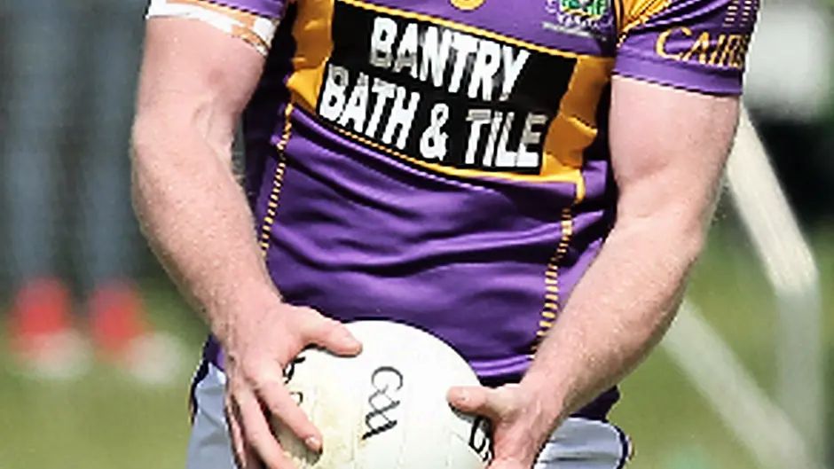 Cork ace Deane suffers knee injury in action with Bantry Blues Image