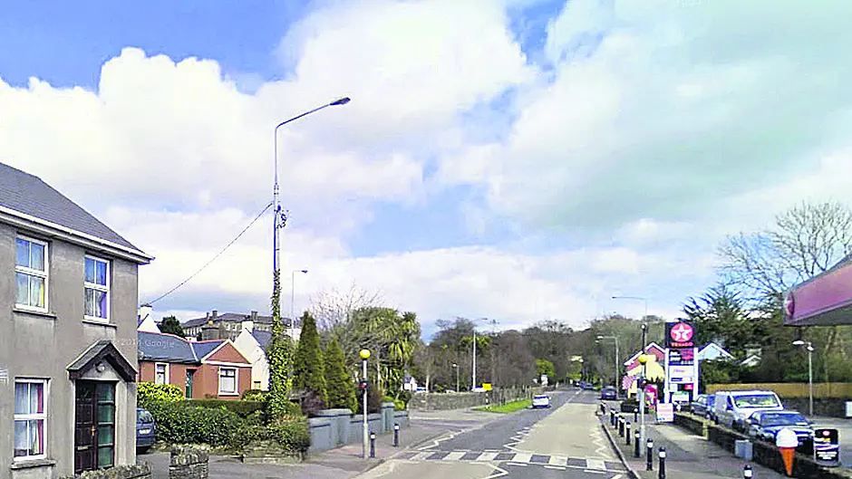 Pedestrians are risking their lives at crossing Image
