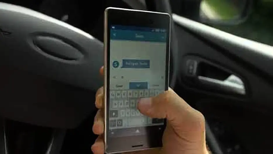 Garda blitz on phone use in cars Image