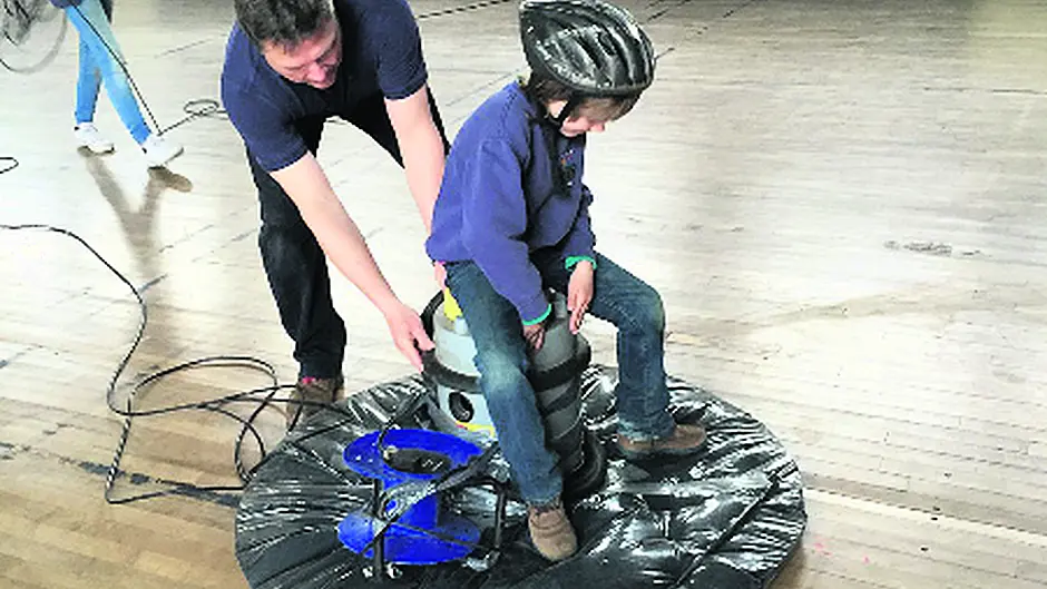 Ballydehob pupils build their own hovercraft Image