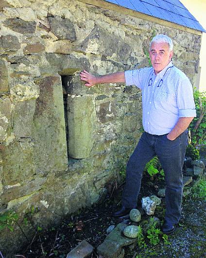 Modern bard visits ancient Kilcrohane O'Daly school site Image