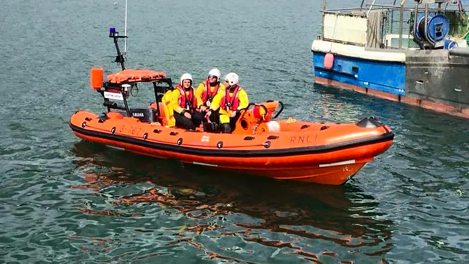 Kayakers brought to safety after two reported missing near Castlehaven Image