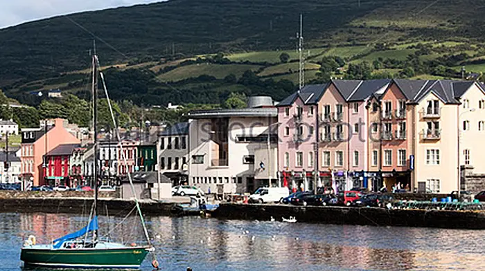 Woman ‘in tears' over father's fall on Bantry street Image