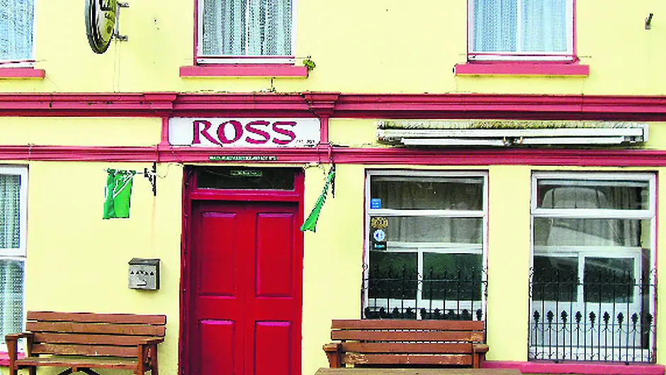 Garda probe into ‘exploding wood' left at Durrus pubs Image
