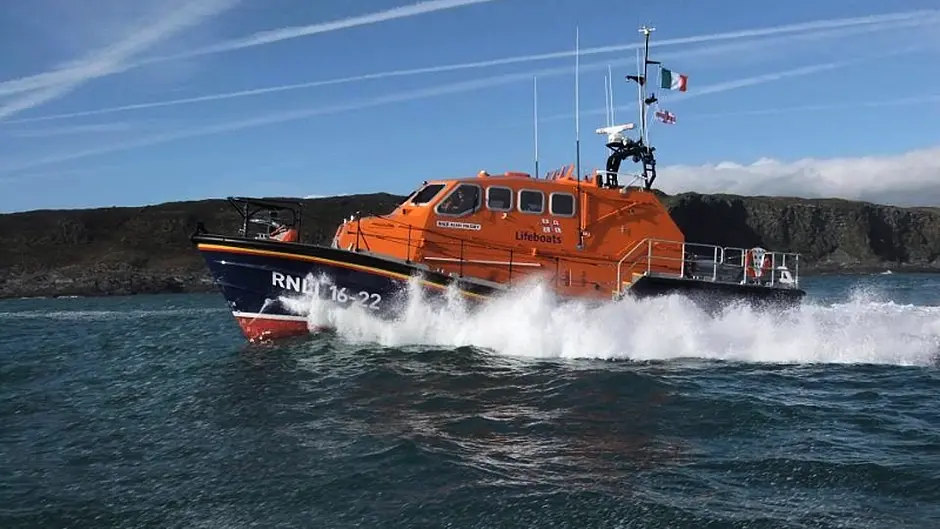 Baltimore RNLI assist boat owner Image