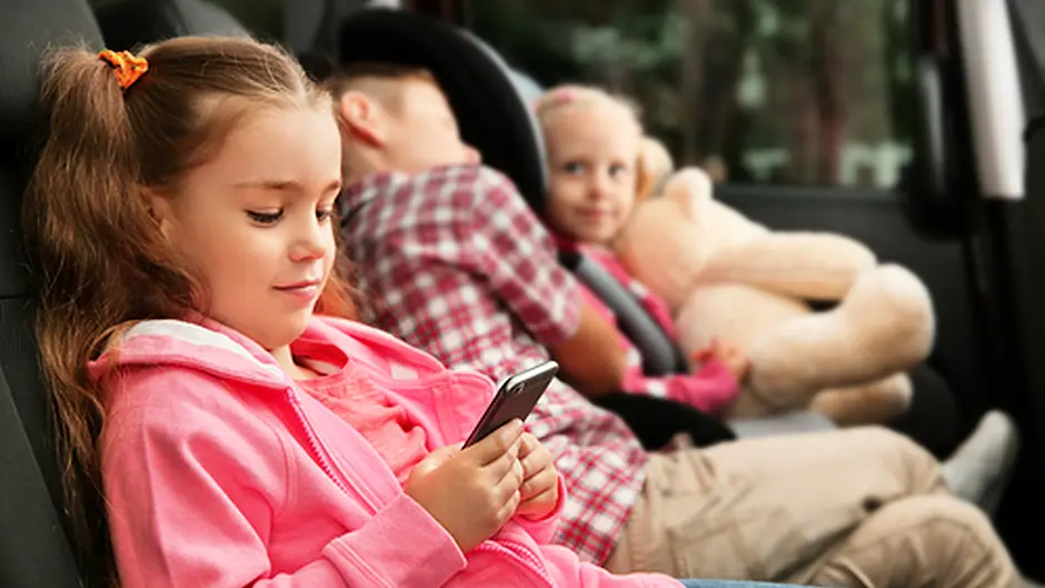Deputy Daly pushes for law to restrict web access to u14s Image