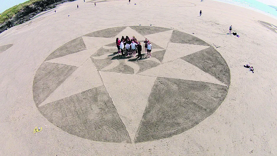 Clon maths students run rings around Inchydoney Image
