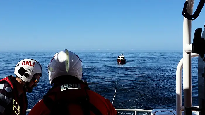 Castletownbere tow three to safety Image