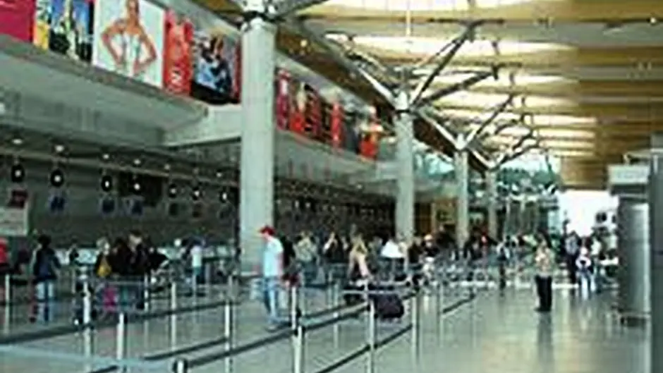 Revenue seizes €21,000 cash at Cork Airport Image