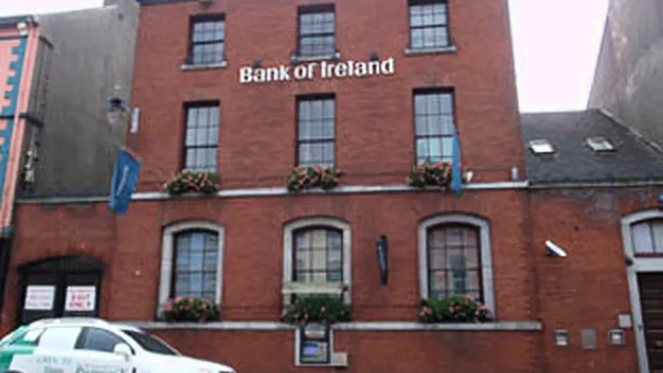 Alert Clonakilty bank staff foil cousins' cheque forgery scam Image