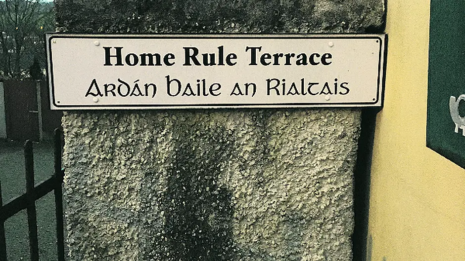 Council may replace ‘woeful' Irish street sign Image