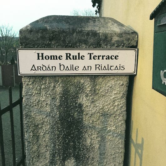 Council may replace ‘woeful' Irish street sign Image