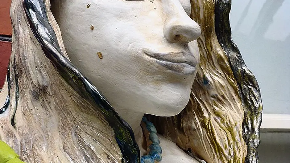 Irish ancestors remembered through life-sized sculpture Image