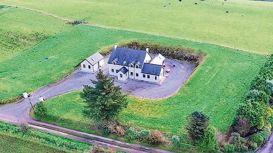 Blending space, style and comfort near Bandon Image