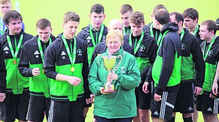 Fitting finale as Ivy presents cup to Bandon hockey team Image