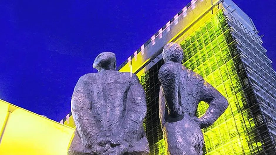 Council meeting marks 50th year of iconic County Hall Image