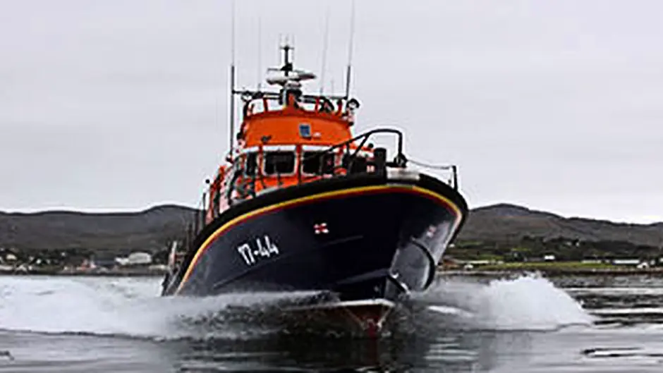 Castletownbere RNLI lifeboat helps transatlantic sailors in difficulty Image