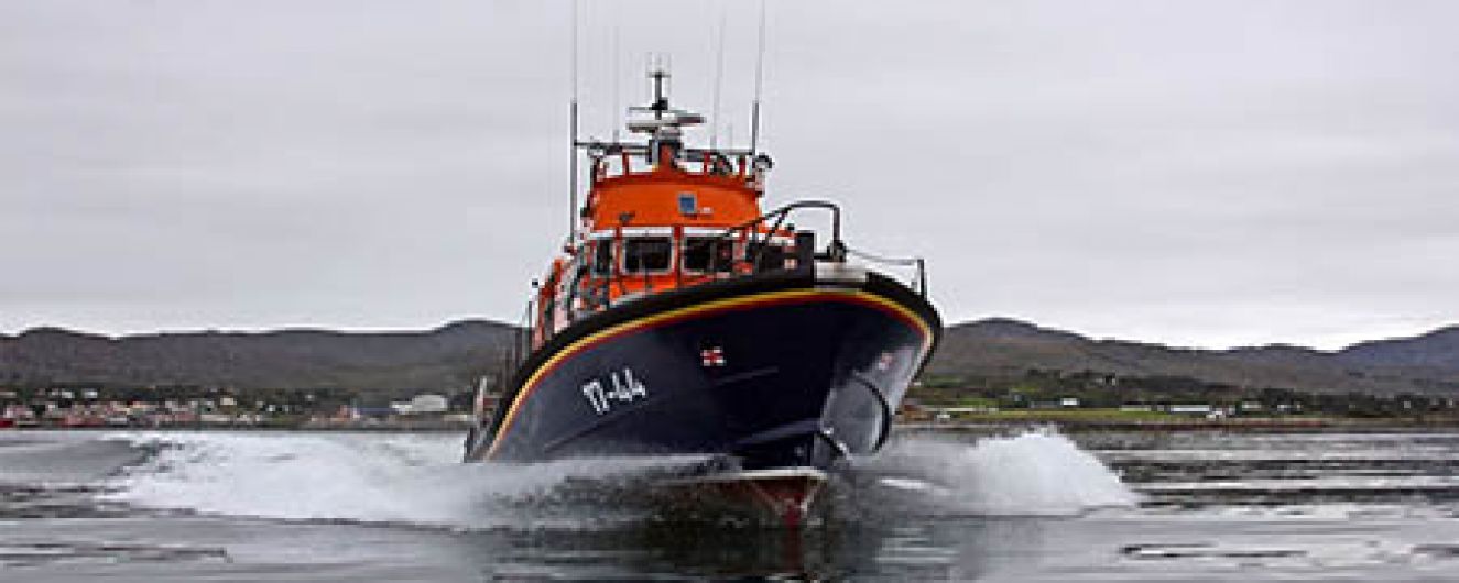 Castletownbere RNLI lifeboat helps transatlantic sailors in difficulty Image