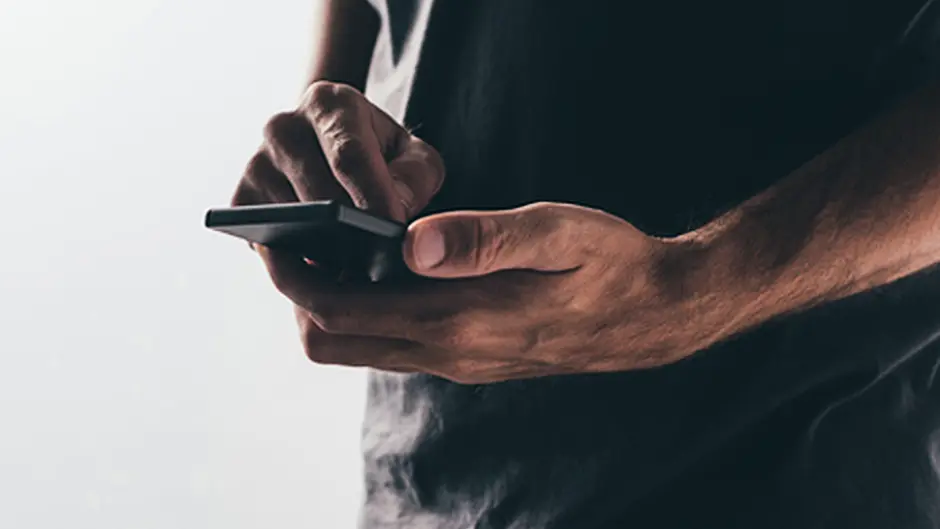 Former Schull resident is to have counselling after sexting 10 women Image