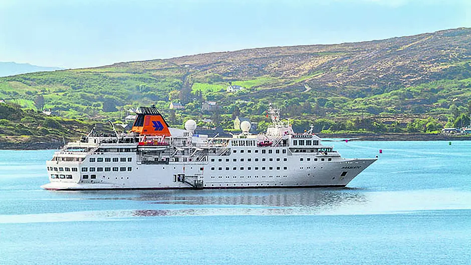 Bere Island opens its arms as 170 cruise liner passengers pay visit Image